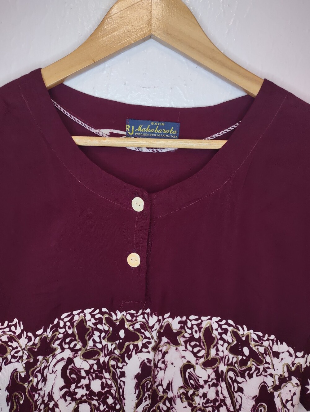 Maroon And White With AGold Accent Design Women's Dress M/L - Picture 2 of 8
